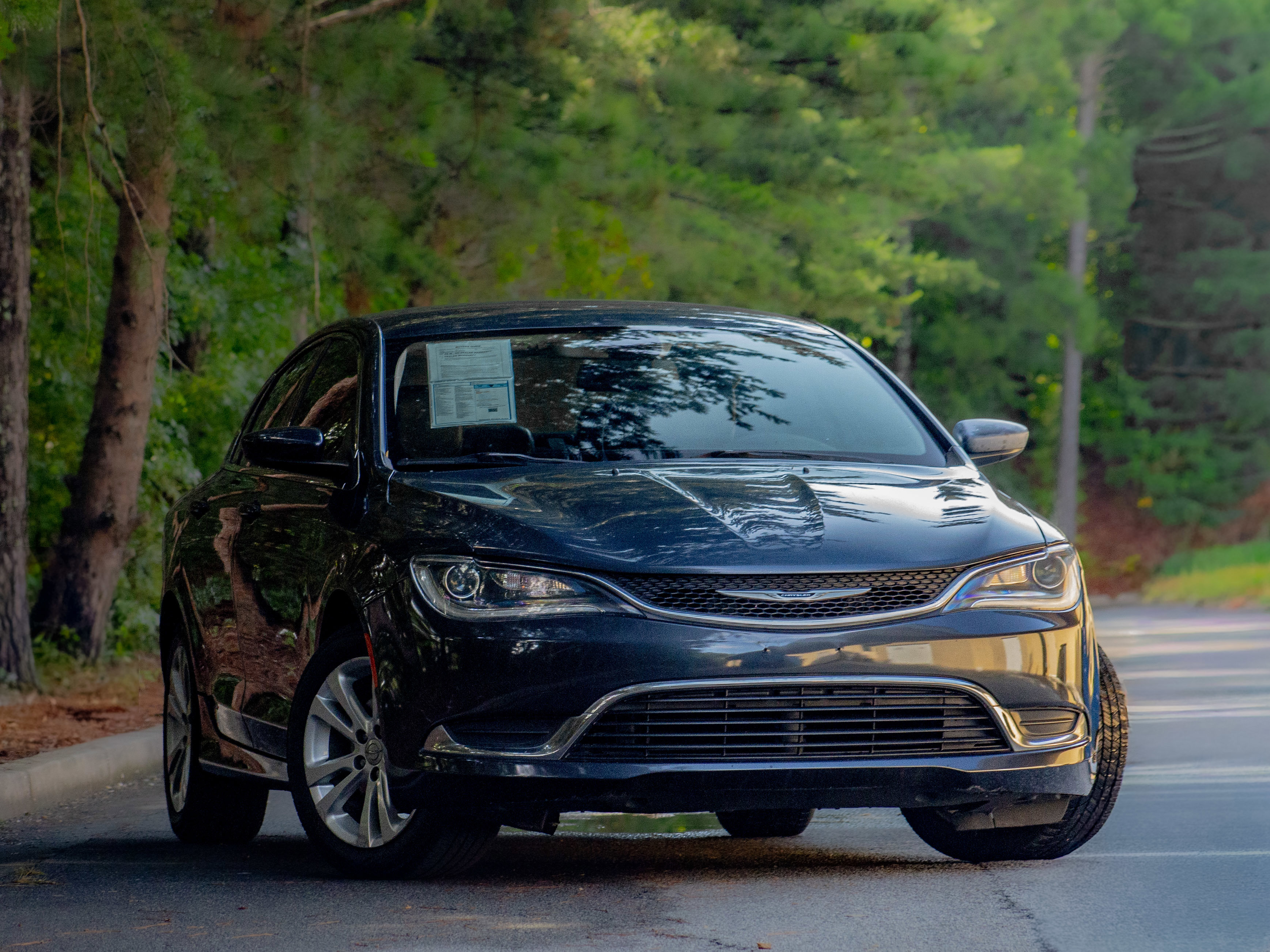 Used 2017 Chrysler 200 Limited Platinum image 1