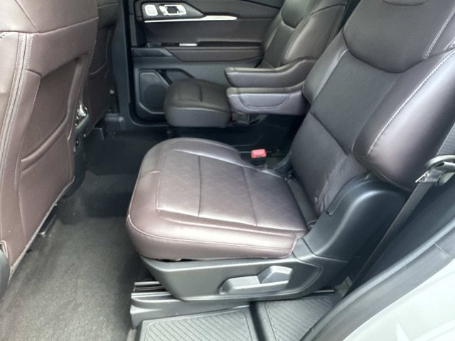 New 2027 Ford Explorer Platinum RWD image 17