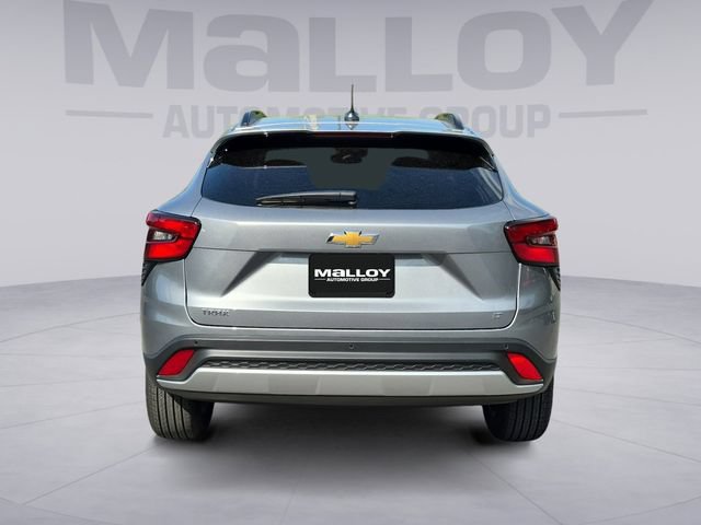 Used 2026 Chevrolet Trax LT w/ Sunroof Package FWD image 4