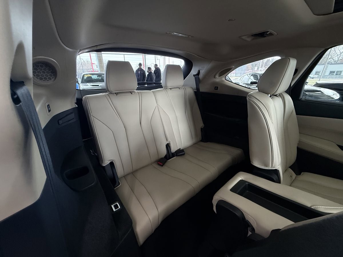 Used 2023 Acura MDX SH-AWD w/ Advance Package image 33