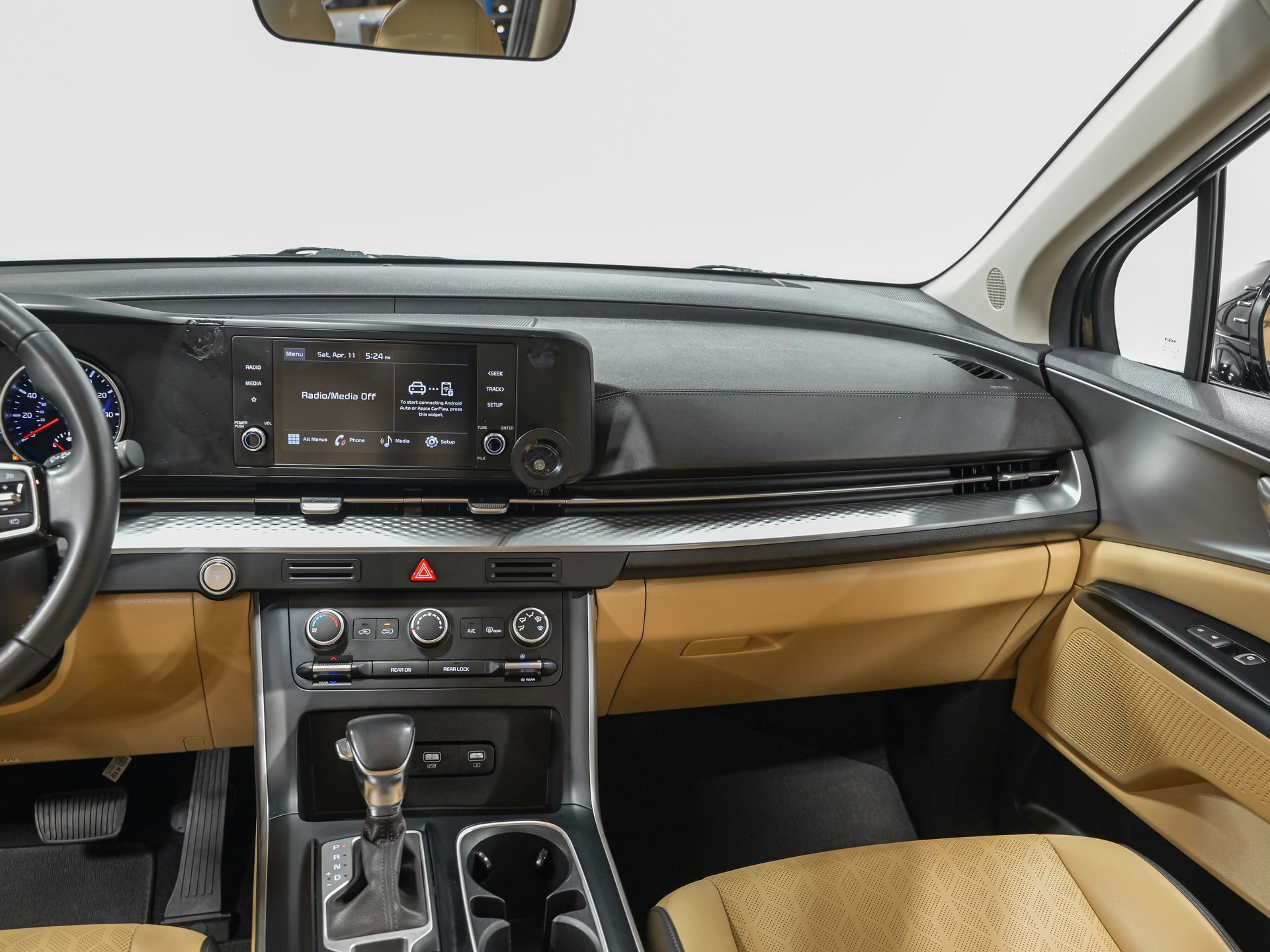 Used 2023 Kia Carnival LX image 30