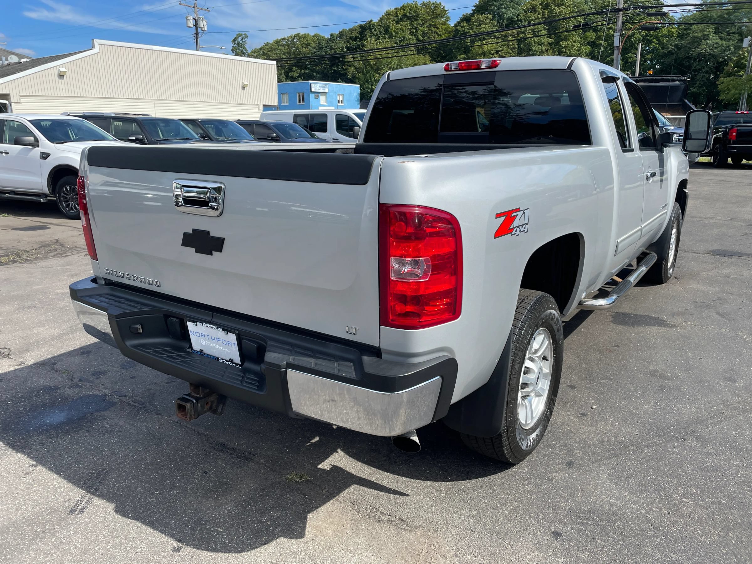 Used 2010 Chevrolet Silverado 2500 LT w/ Interior Plus Package AWD/4WD image 5