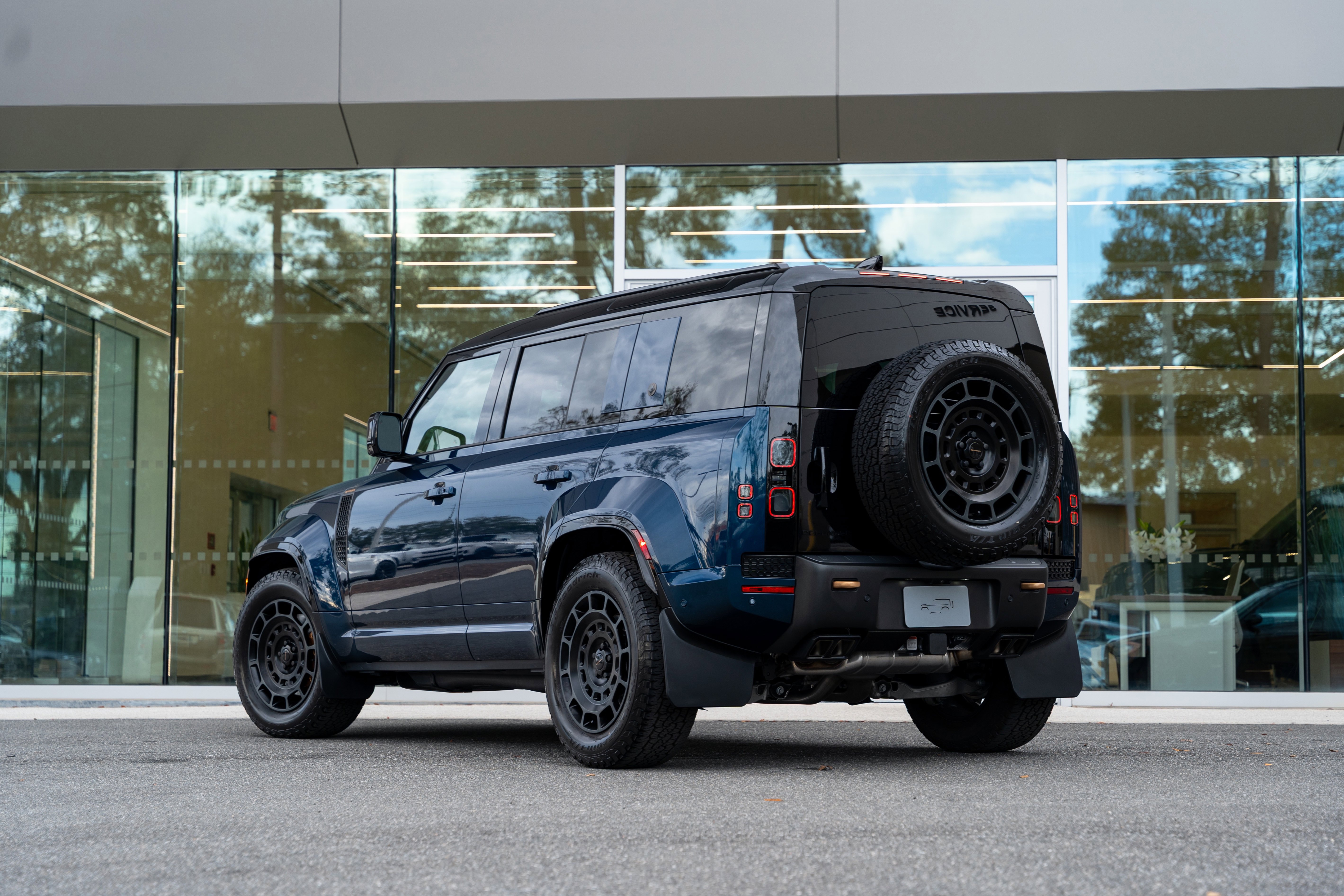 Used 2026 Land Rover Defender 110 OCTA image 3