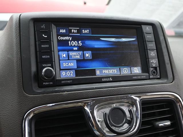 Used 2014 Chrysler Town & Country Touring-L w/ Driver Convenience Group image 34