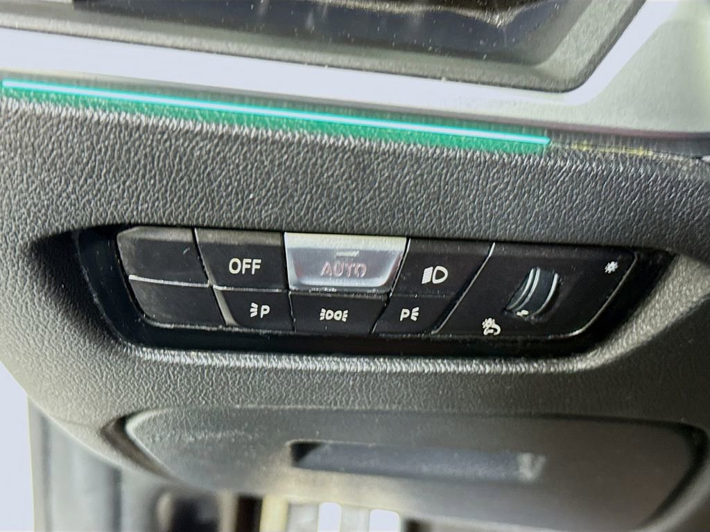 Used 2021 BMW M440i Convertible w/ Premium Package image 24