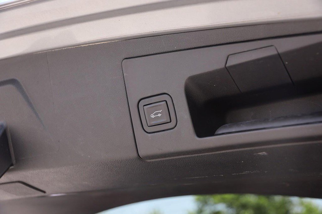 Used 2019 Cadillac XT5 Premium Luxury FWD image 8