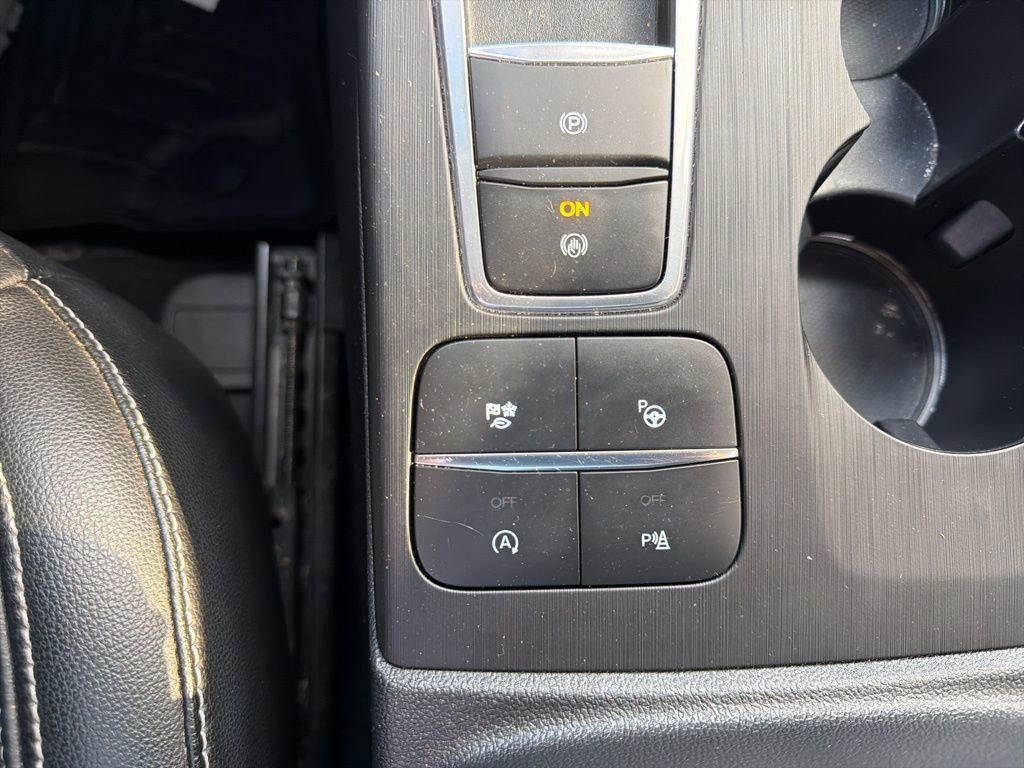 Used 2020 Ford Escape Titanium image 40