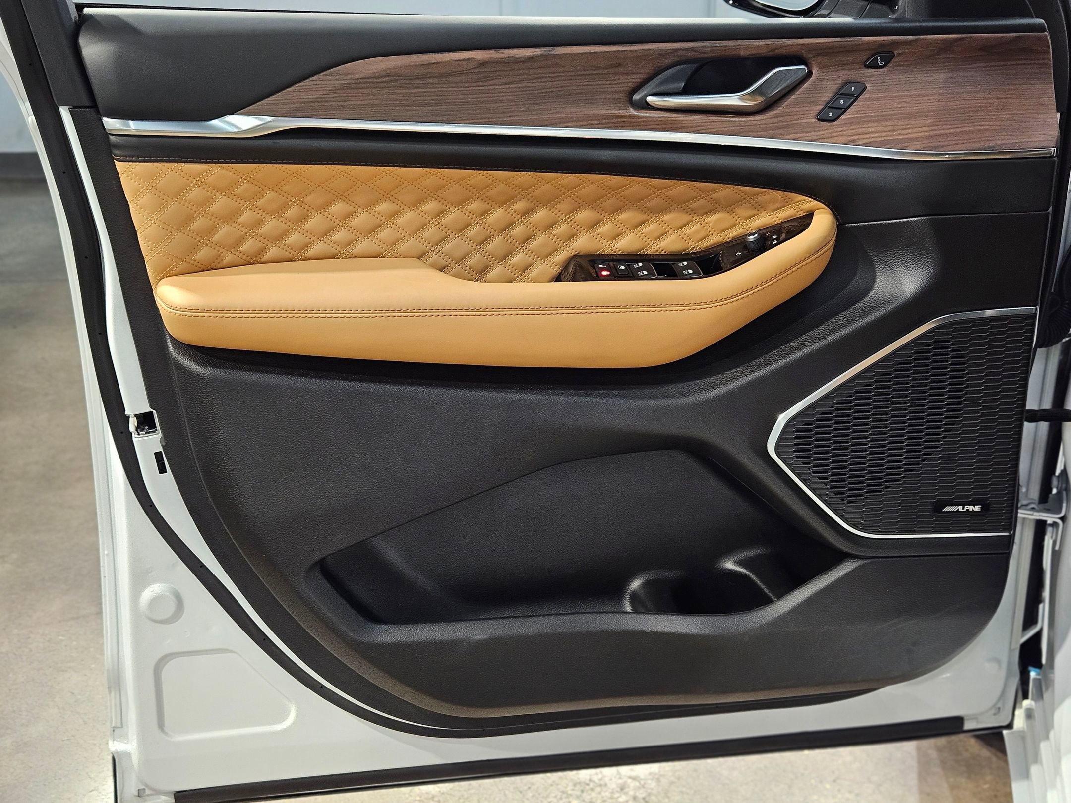 Used 2024 Jeep Grand Cherokee L Summit image 20