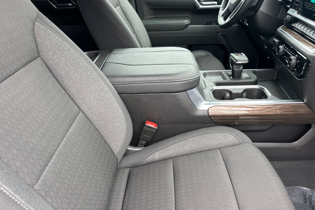 Used 2025 Chevrolet Silverado 1500 LT Trail Boss w/ LPO, Dark Essentials Package image 16