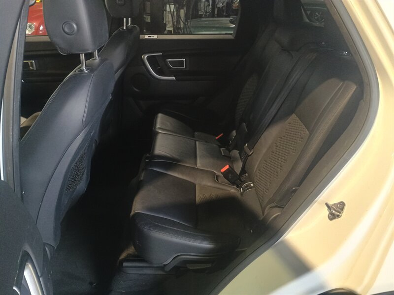 Used 2019 Land Rover Discovery Sport SE AWD/4WD image 23