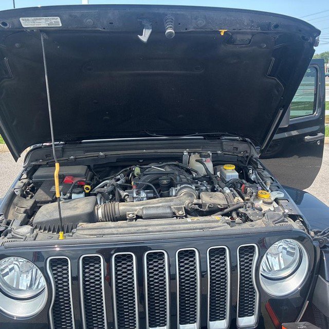 Used 2023 Jeep Wrangler Unlimited Sahara w/ Cold Weather Group AWD/4WD image 18