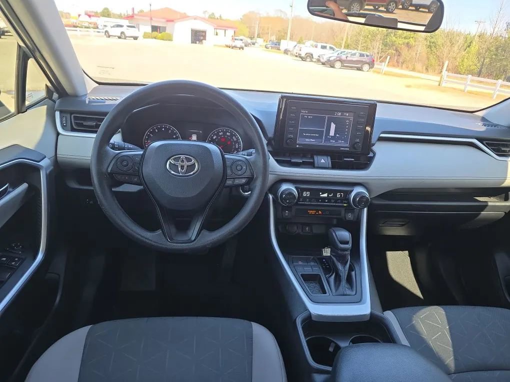 Used 2021 Toyota RAV4 XLE image 14