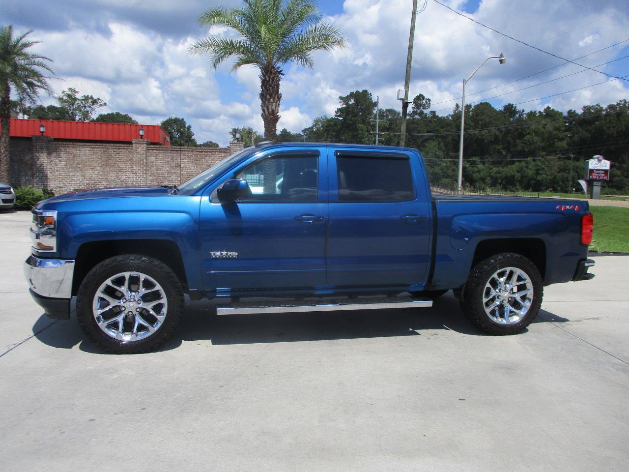 Used 2018 Chevrolet Silverado 1500 LT w/ Texas Edition AWD/4WD image 2