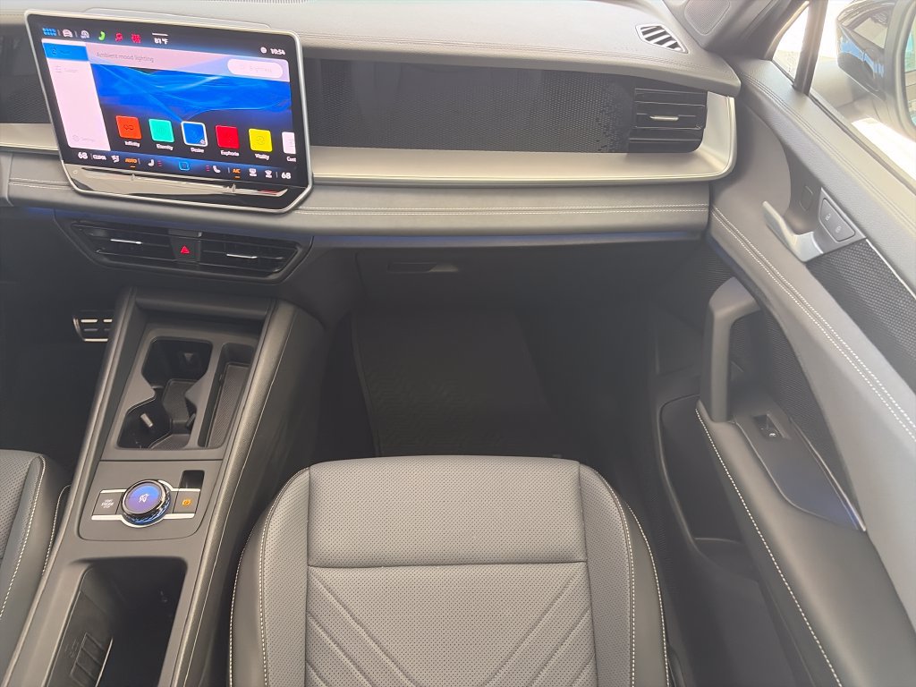 Certified 2026 Volkswagen Tiguan SE R-Line FWD image 38