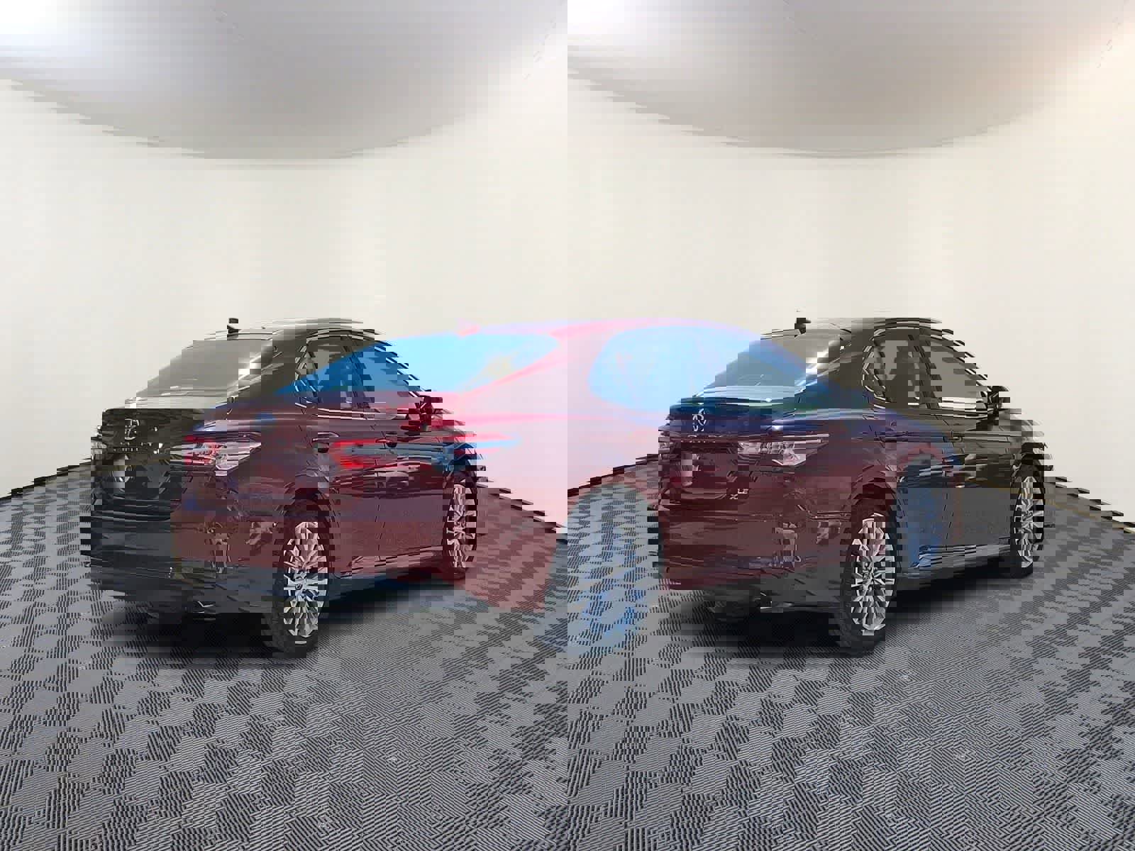 Used 2020 Toyota Camry XLE image 6