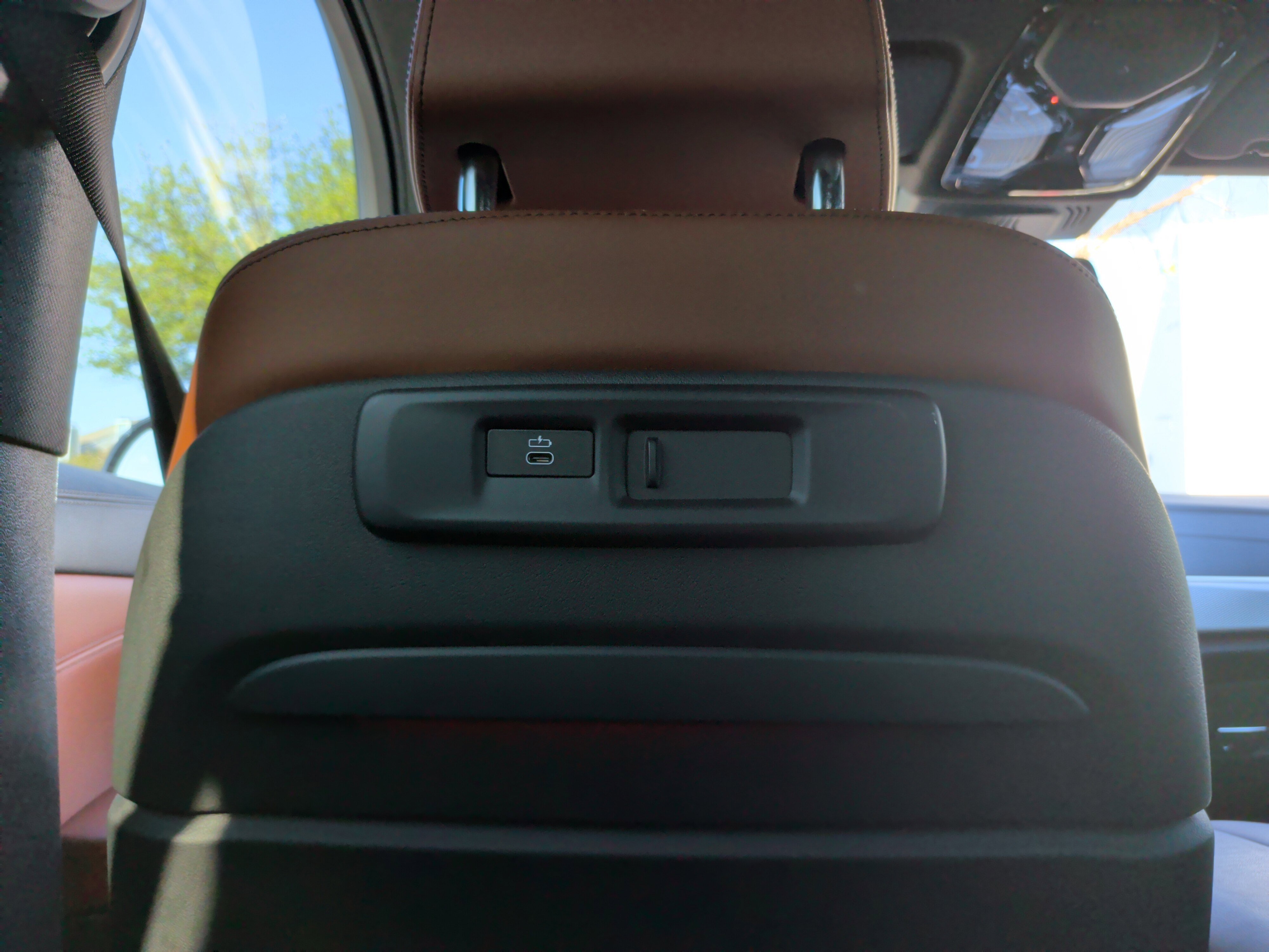 Certified 2023 BMW X6 M50i w/ Executive Package image 35