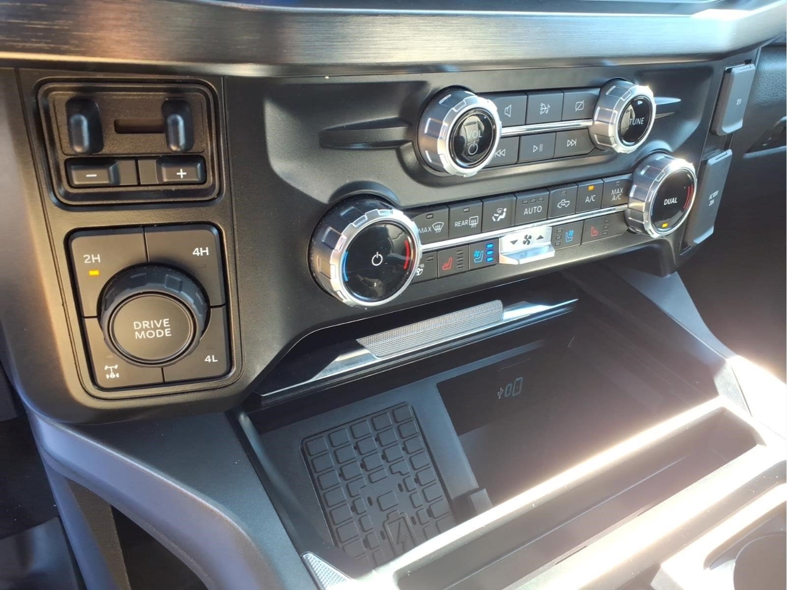 Certified 2024 Ford F250 Lariat w/ Chrome Package AWD/4WD image 30