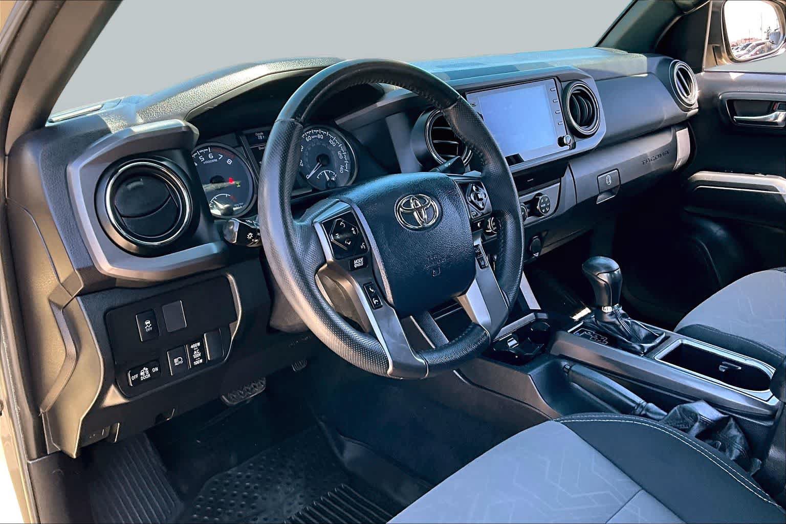 Used 2020 Toyota Tacoma TRD Sport w/ Technology Package AWD/4WD image 16