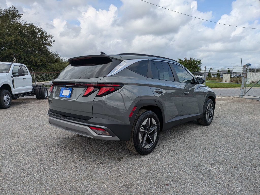 Used 2025 Hyundai Tucson SEL FWD image 4