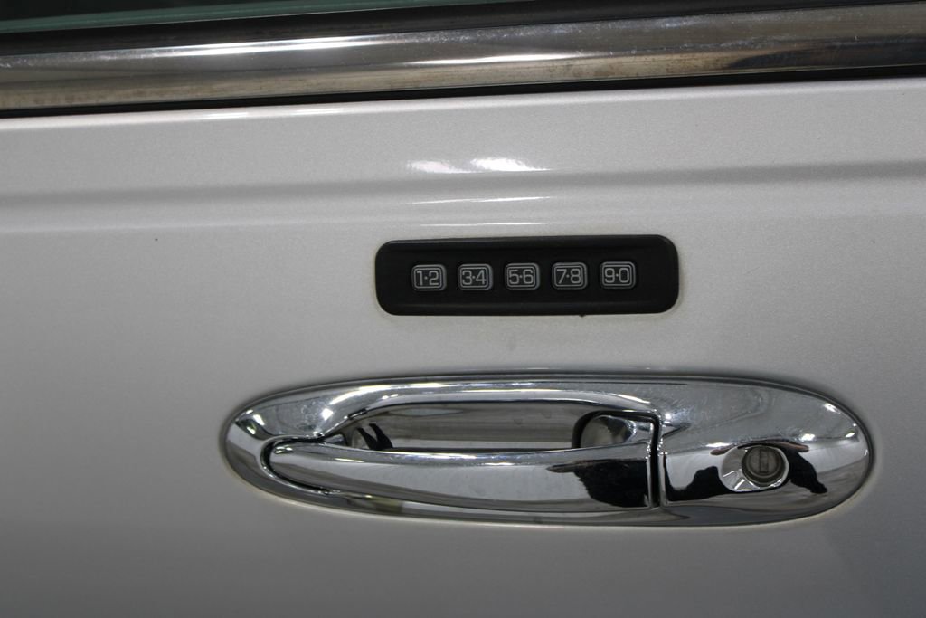 Used 2002 Lincoln Town Car Executive image 12