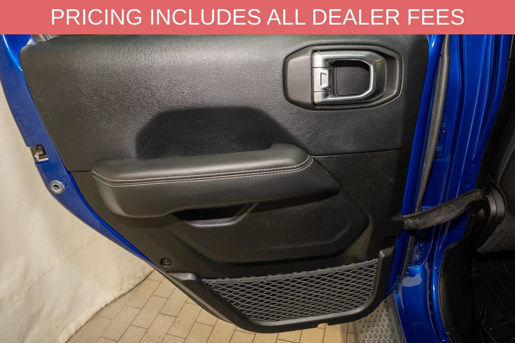 Used 2019 Jeep Wrangler Unlimited Sahara AWD/4WD image 9
