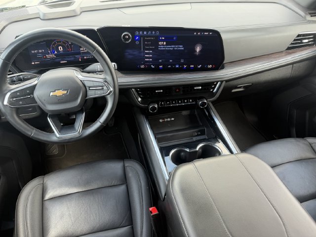 Used 2025 Chevrolet Suburban LT RWD image 15
