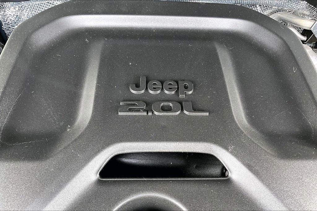 Certified 2025 Jeep Wrangler Unlimited Sahara w/ Safety Group image 31