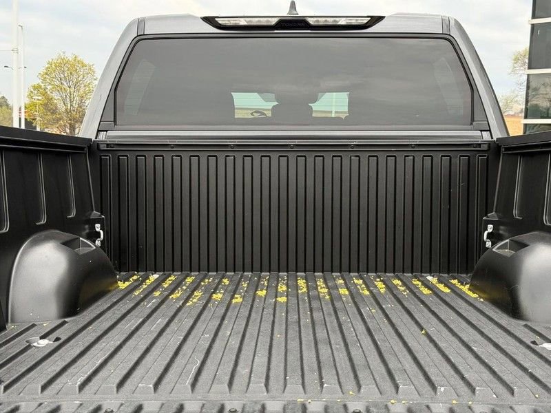 Used 2026 Toyota Tundra SR5 w/ SR5 Convenience Package AWD/4WD image 9