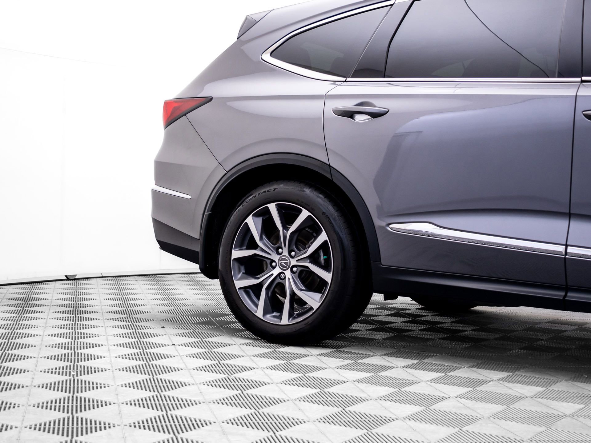 Used 2023 Acura MDX SH-AWD w/ Technology Package image 32