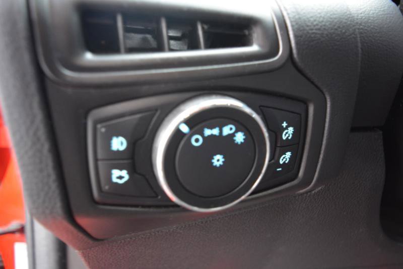 Used 2014 Ford Focus SE w/ Equipment Group 201A FWD image 18