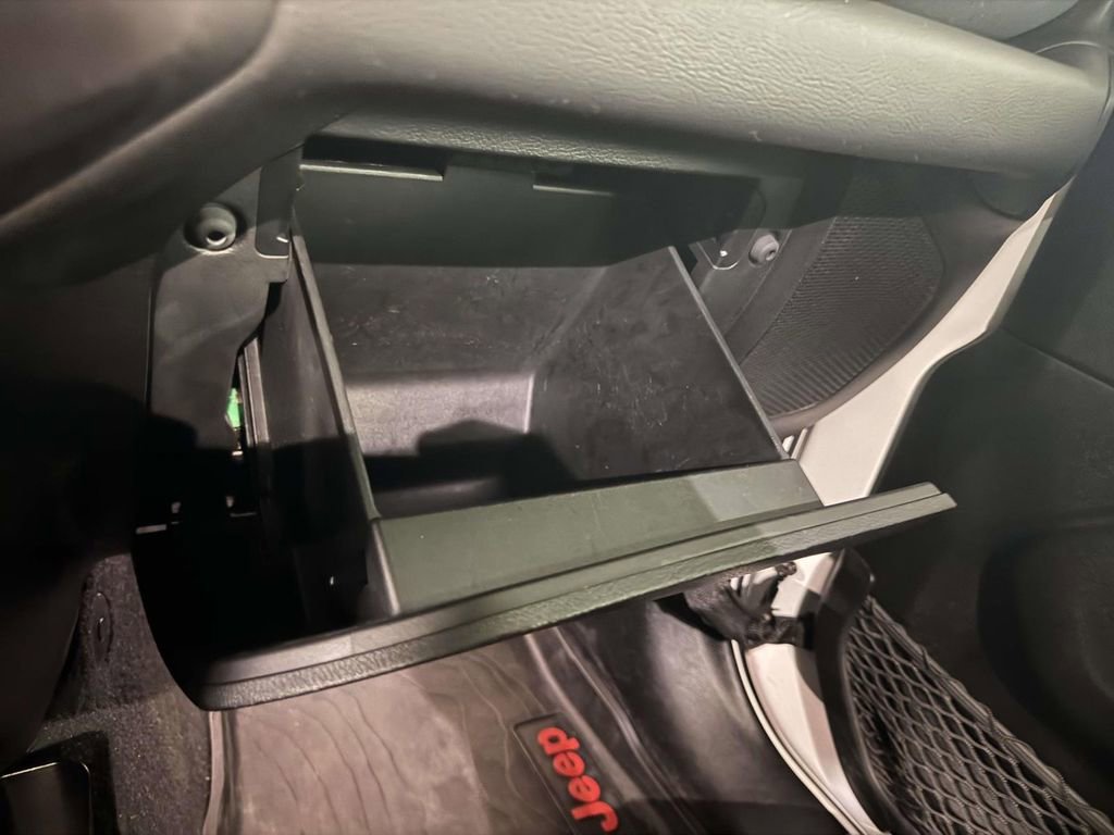 Used 2020 Jeep Wrangler Unlimited Sahara image 28