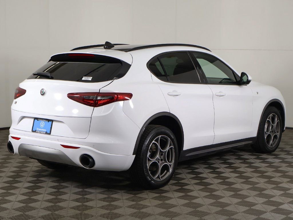 Used 2022 Alfa Romeo Stelvio Ti image 11