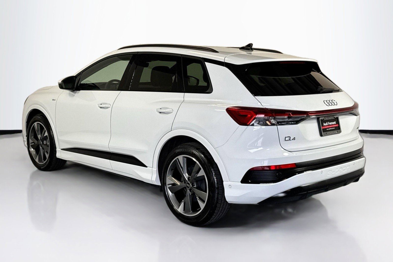 Used 2024 Audi Q4 e-tron Premium Plus image 7