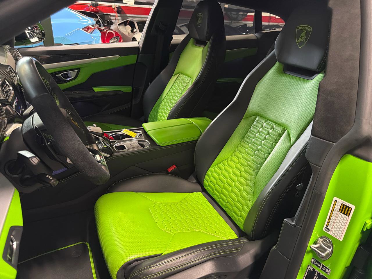 Used 2022 Lamborghini Urus AWD/4WD image 17