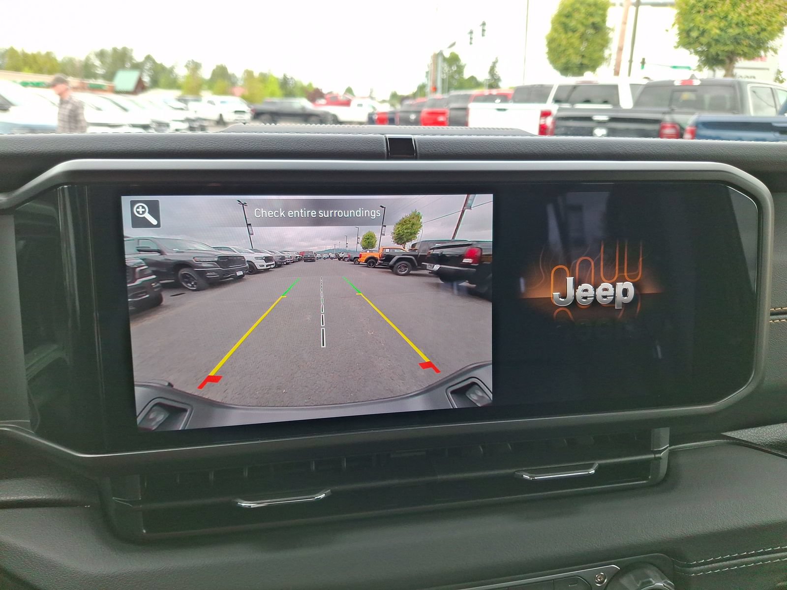 Used 2025 Jeep Gladiator Sport AWD/4WD image 14