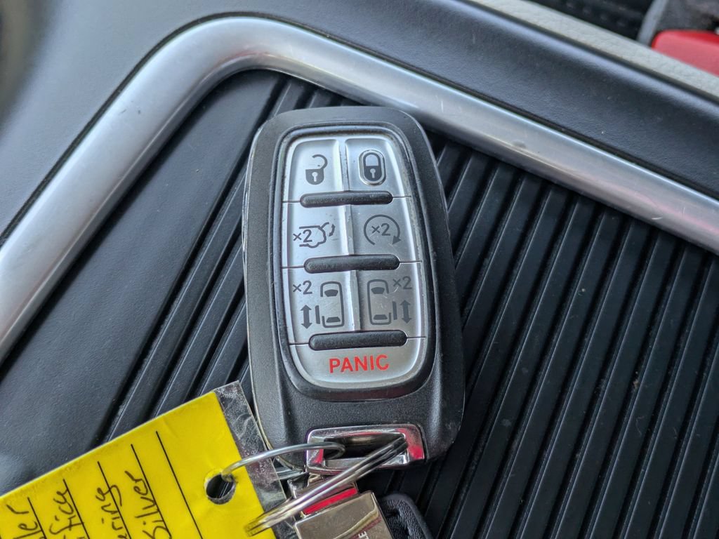 Used 2024 Chrysler Pacifica Touring-L FWD image 29