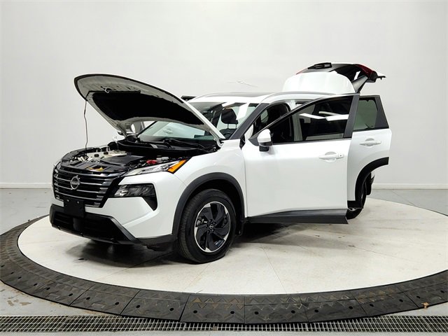 Used 2024 Nissan Rogue SV w/ SV Premium Package image 11