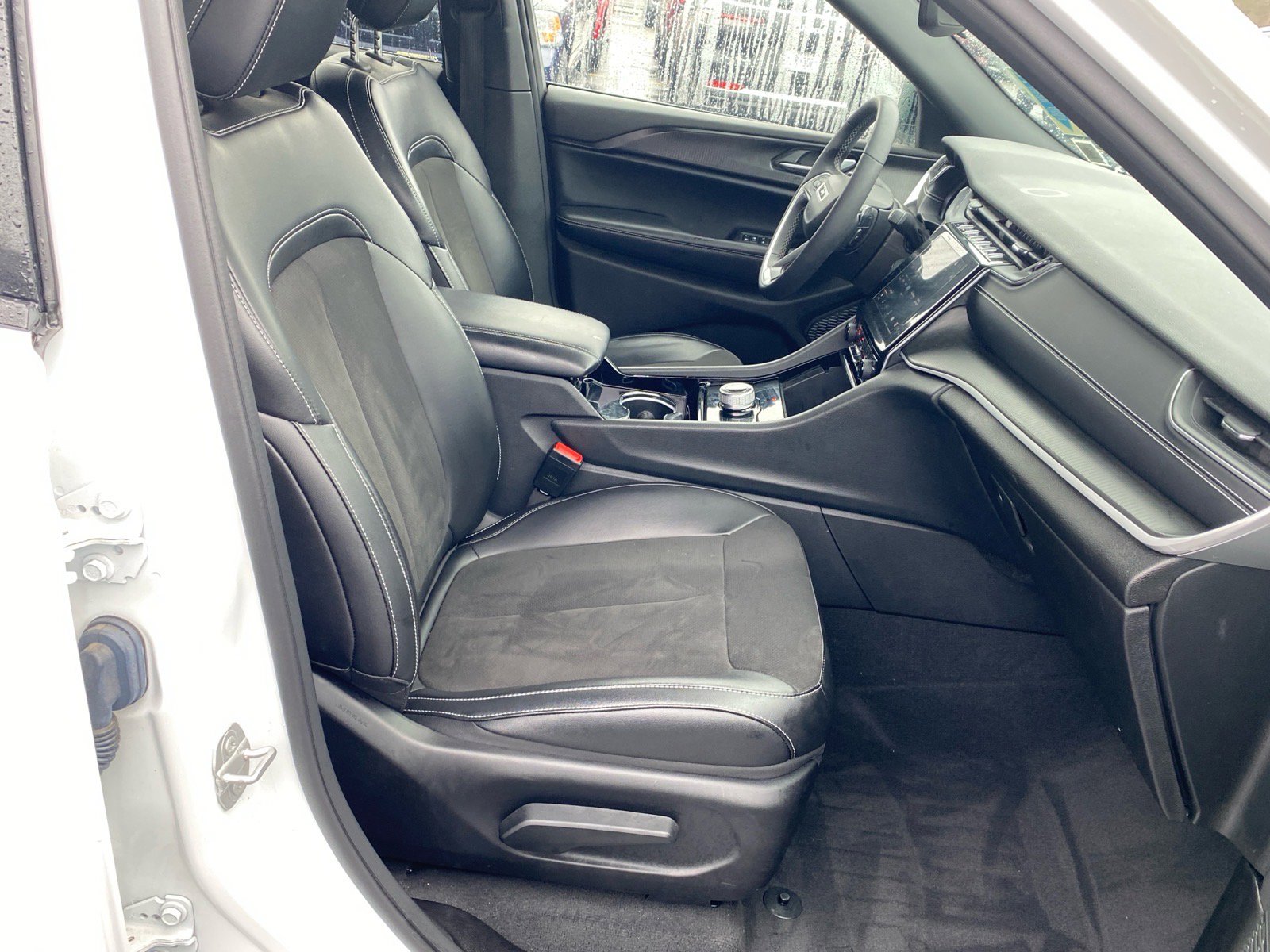 Used 2023 Jeep Grand Cherokee L Laredo AWD/4WD image 25