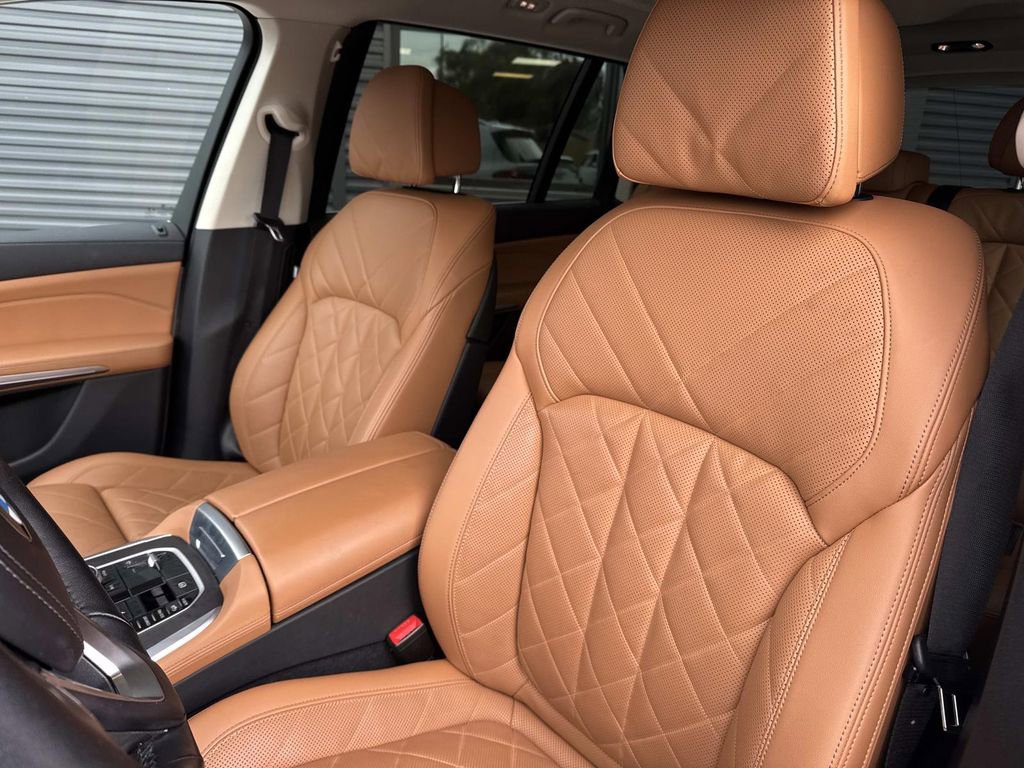 Used 2023 BMW X7 xDrive40i w/ Premium Package AWD/4WD image 5