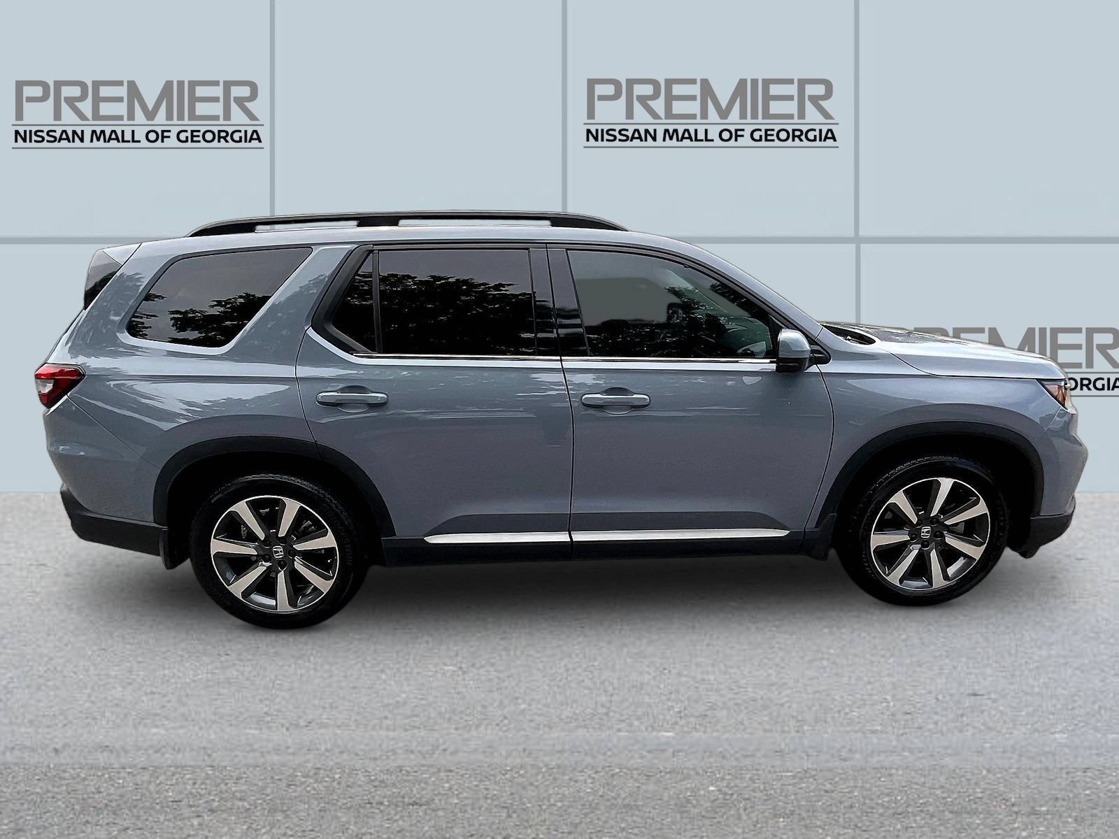 Used 2025 Honda Pilot Touring image 8