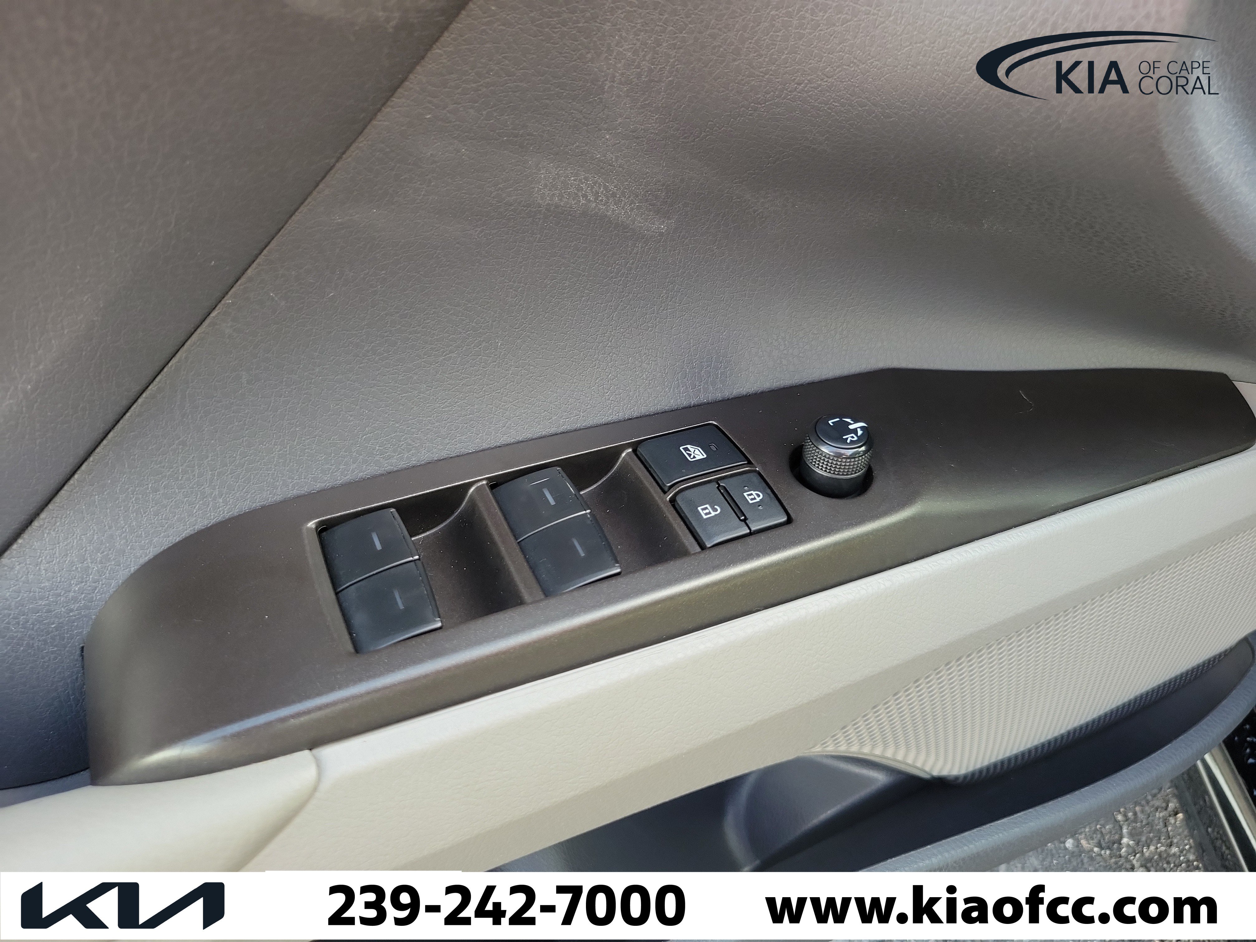 Used 2023 Toyota Camry SE FWD image 22