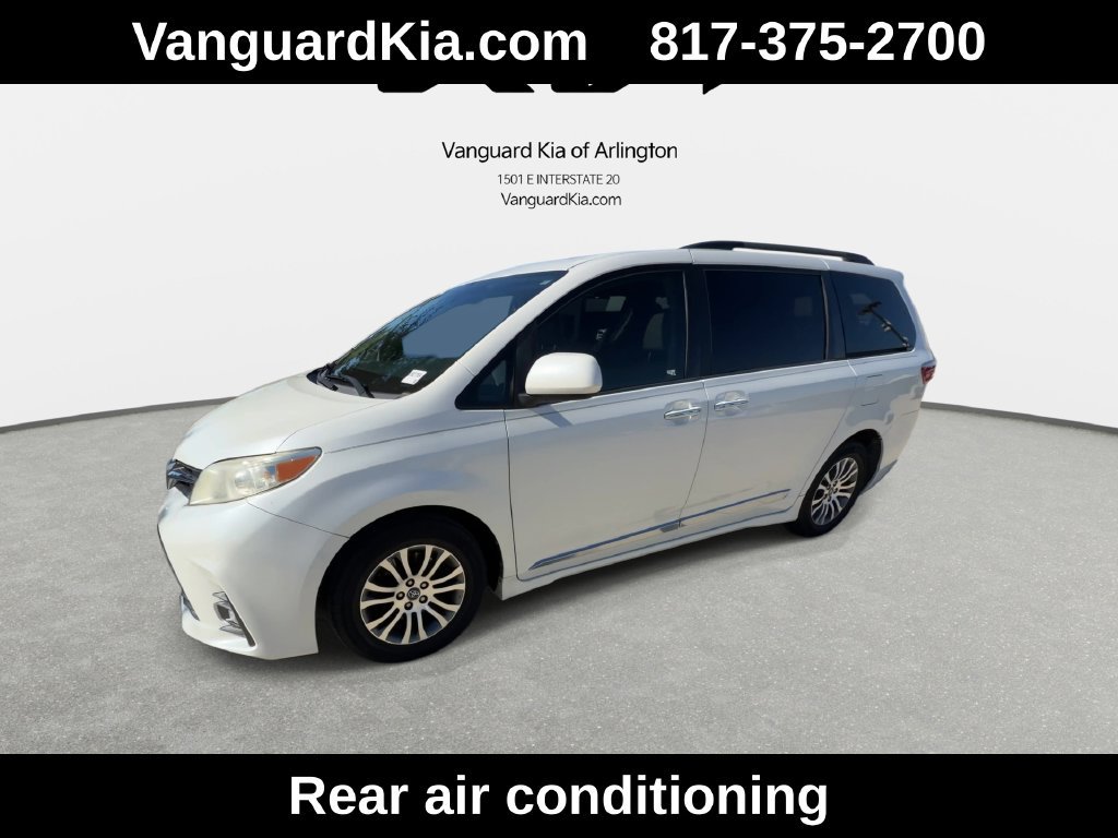Used 2018 Toyota Sienna XLE Premium FWD image 4