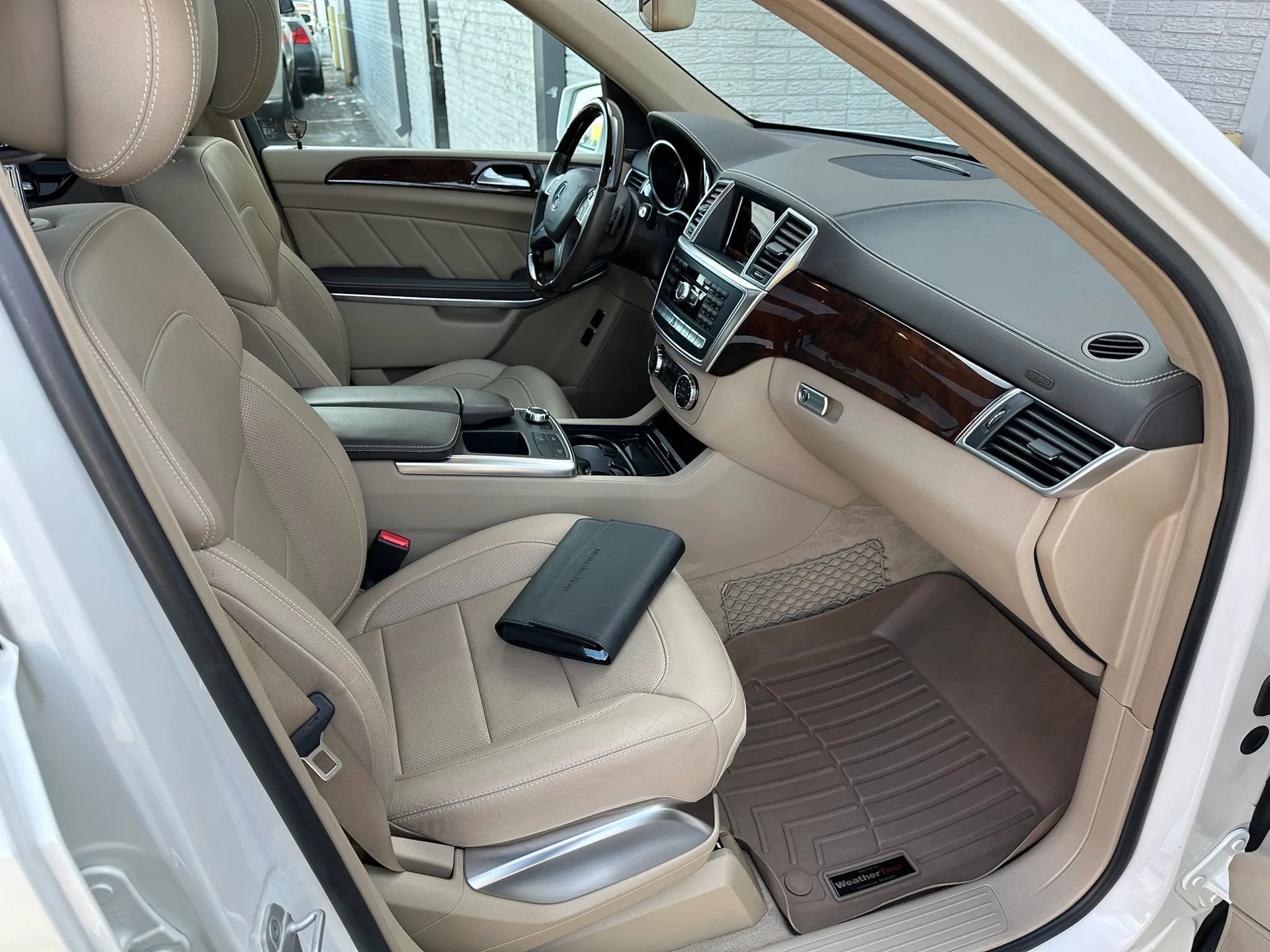 Used 2015 Mercedes-Benz GL 550 4MATIC image 27