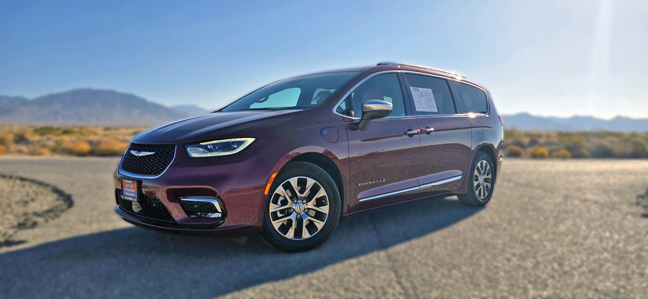 Used 2023 Chrysler Pacifica Pinnacle FWD image 1
