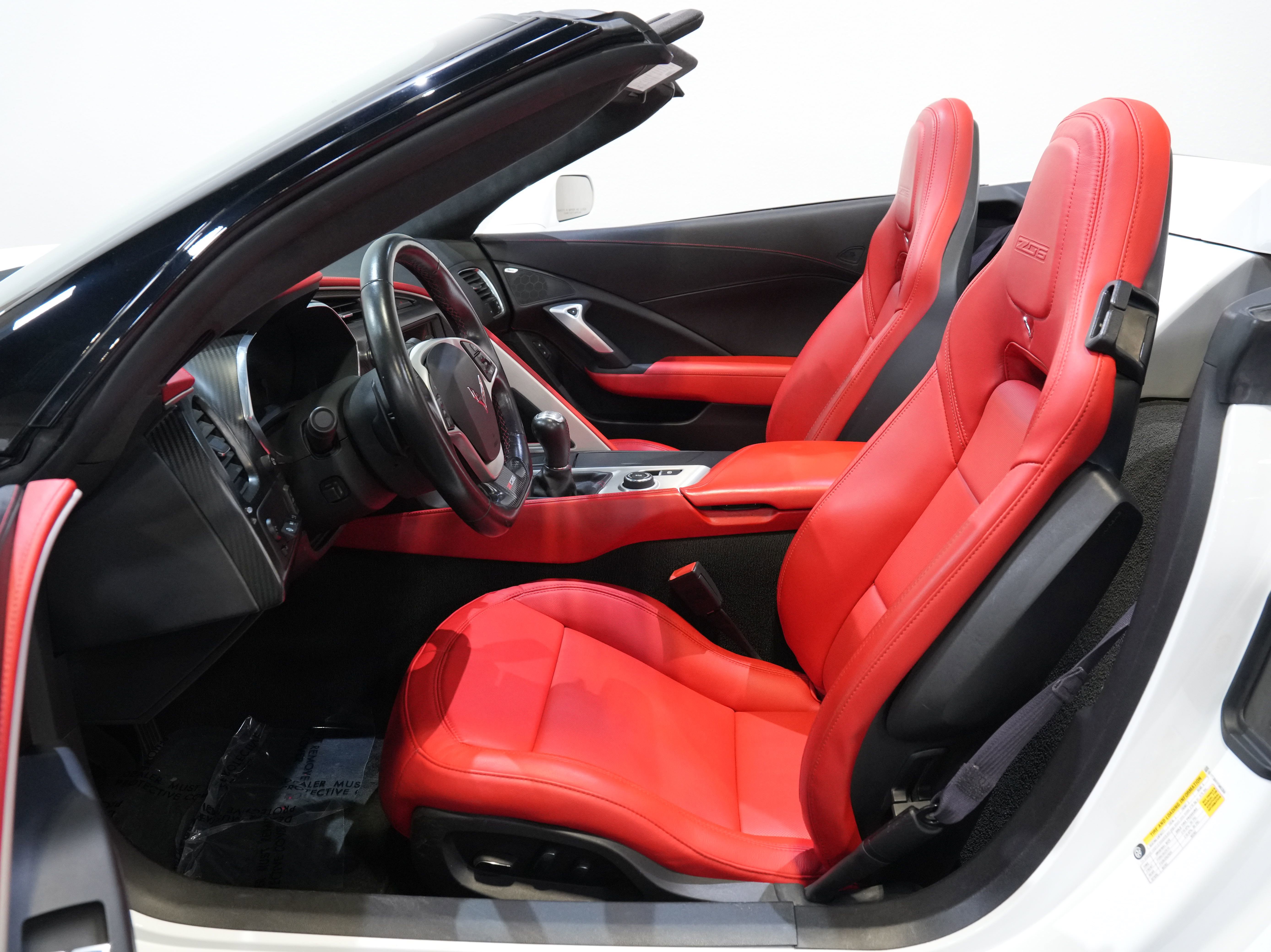 Used 2015 Chevrolet Corvette Z06 w/ 3LZ Preferred Equipment Group RWD image 29
