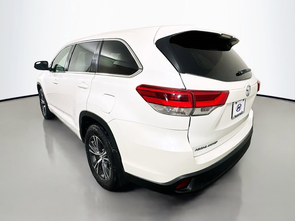 Used 2017 Toyota Highlander LE image 7