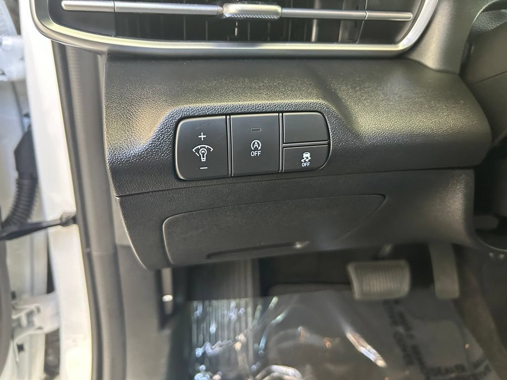 Used 2025 Hyundai Elantra SE FWD image 33