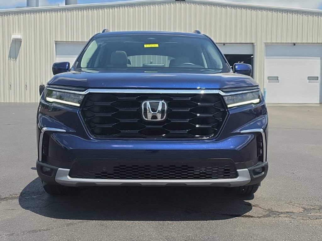 Certified 2023 Honda Pilot Touring image 2