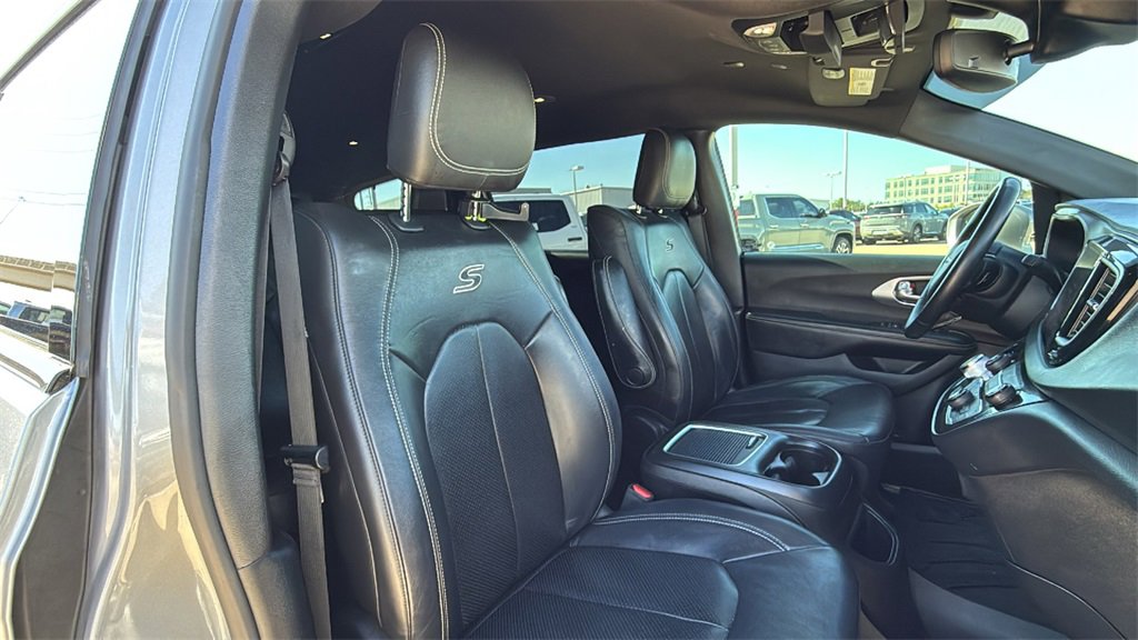 Used 2020 Chrysler Pacifica Touring-L Plus image 34