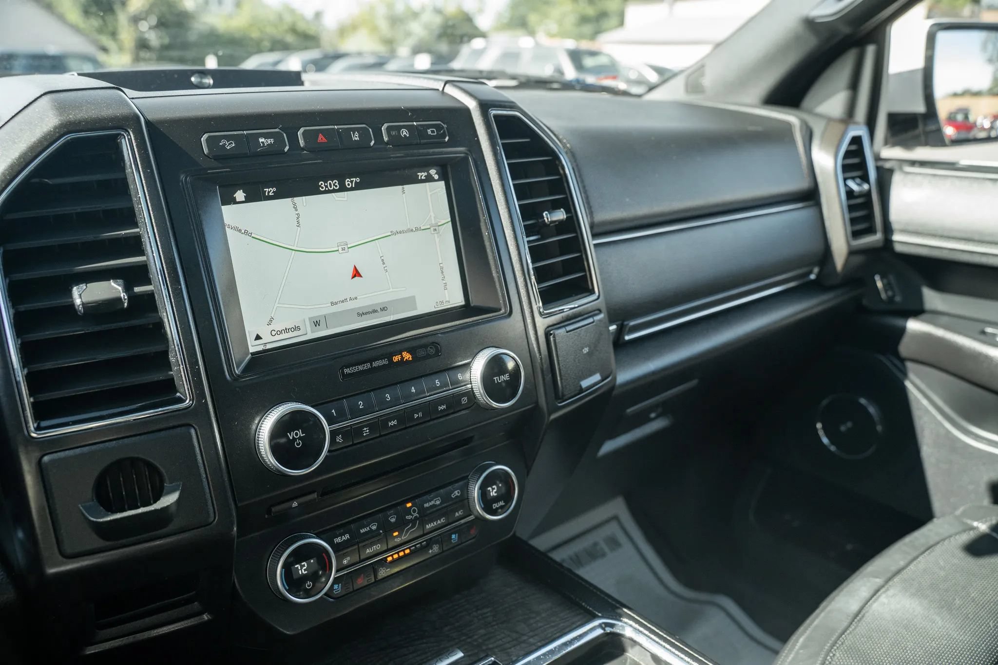Used 2018 Ford Expedition Limited w/ Equipment Group 302A AWD/4WD image 29
